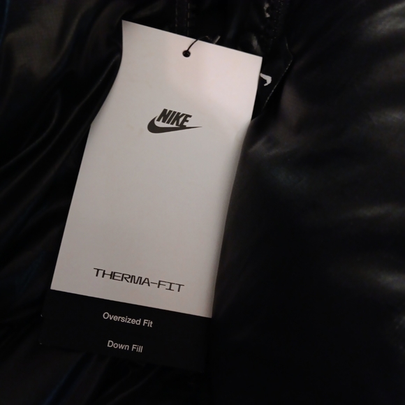 Brand new Nike Sportswear Therma-Fit City Hooded Gilet Down vest DD4656-010 - Picture 3 of 12